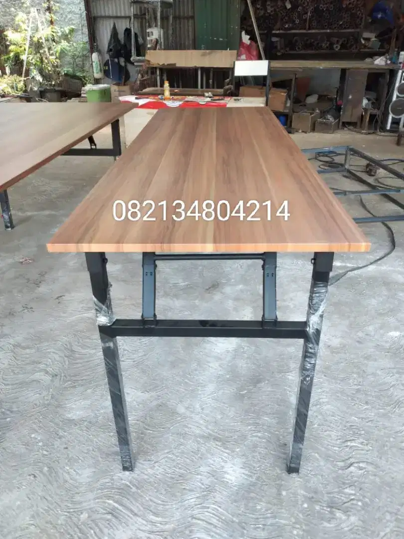 Meja lipat serbaguna