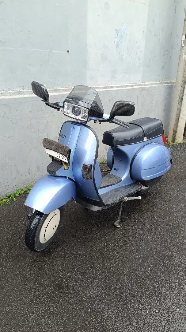 Vespa Excel tahun 2000 plat B