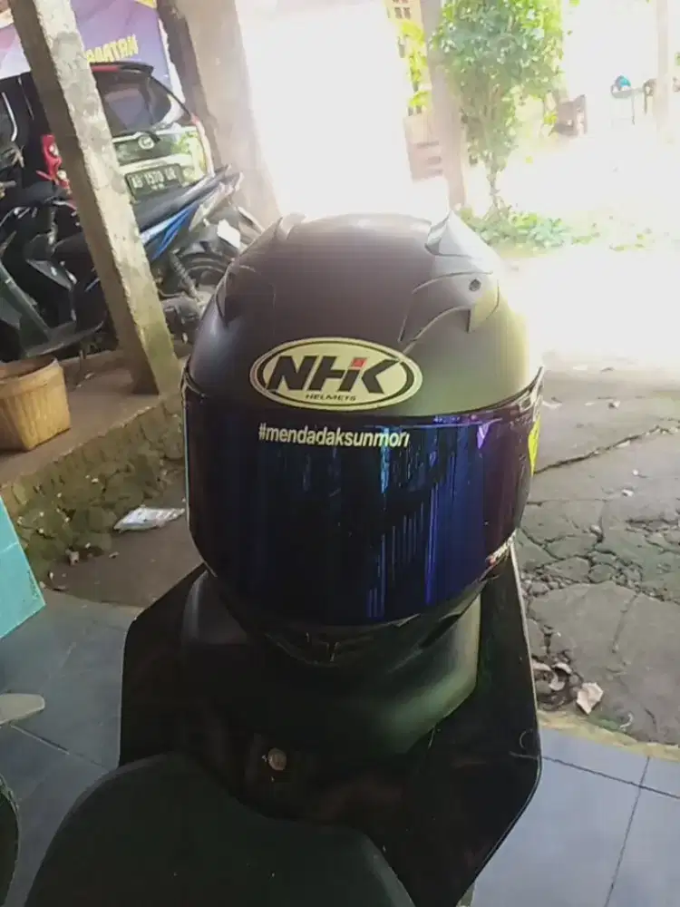 Helm NHK gp 1000 repaint