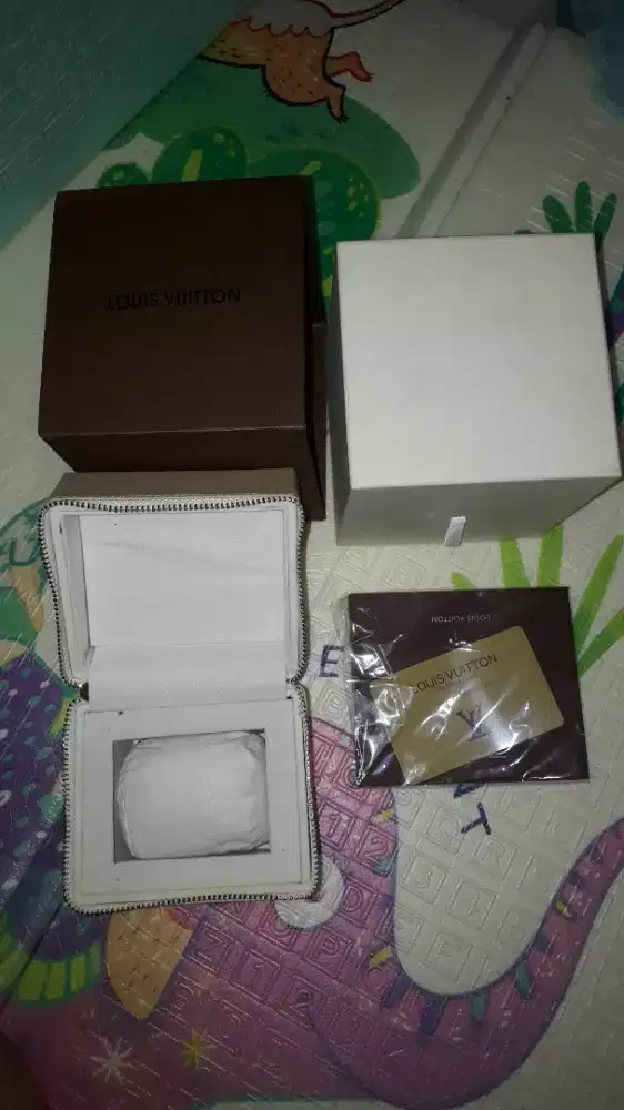 KOTAK LOUIS VUITTON ORIGINAL. ADA DUA PASANG BISA NEGO !!