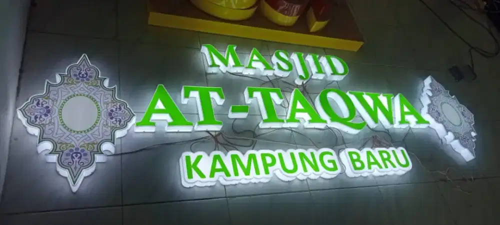 Papanama huruf timbul nyala