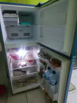 Kulkas sharp 2 pintu tanpa bunga es