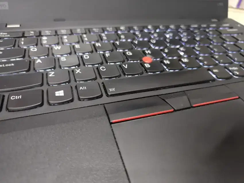 Thinkpad core i5-8265U keyboard nyala,ram 8gb dan ssd 256gb