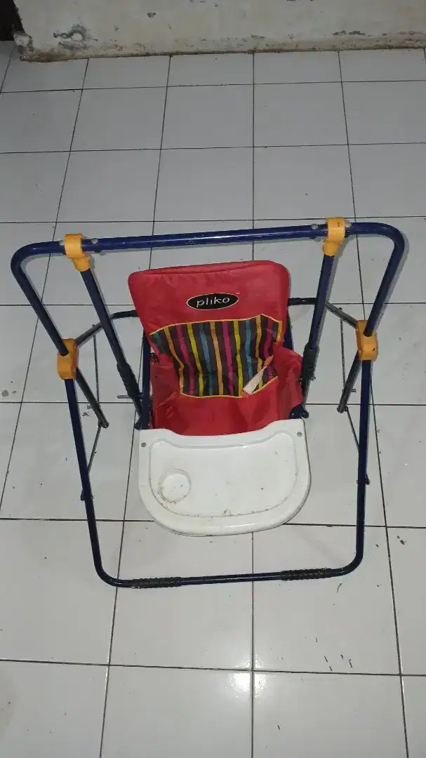 Pliko kursi ayunan bayi