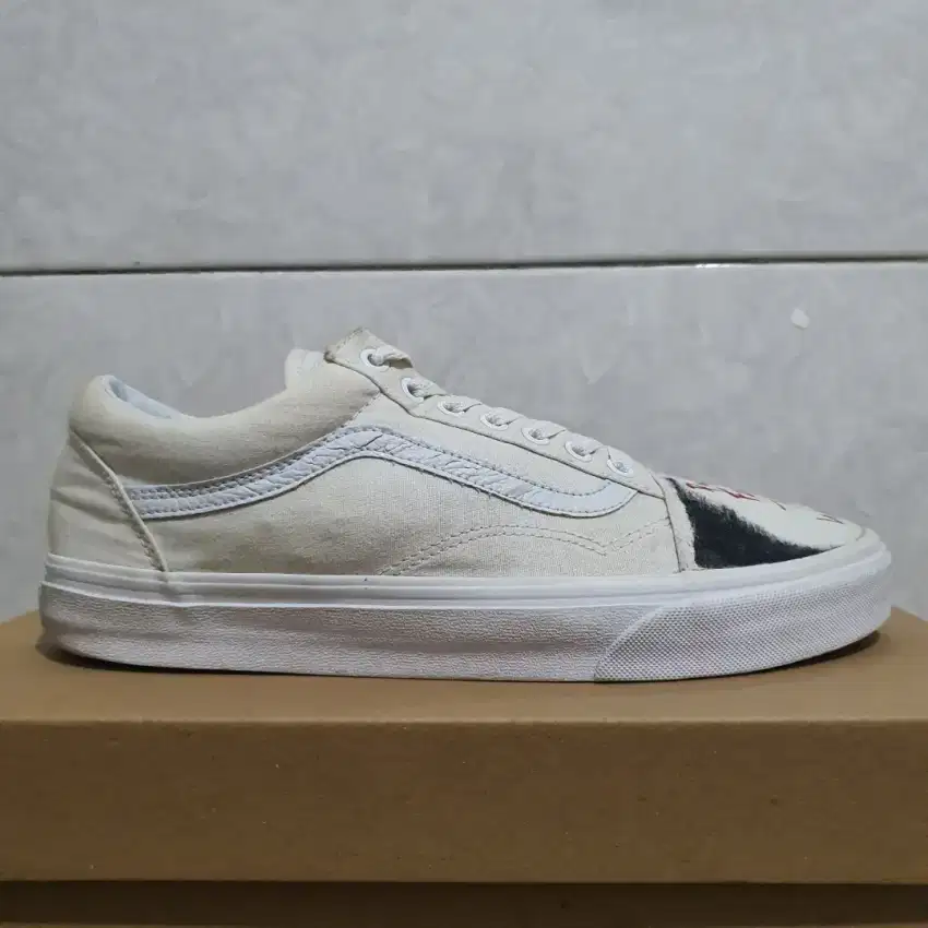 Vans Triple White custom painting Pink Floyd