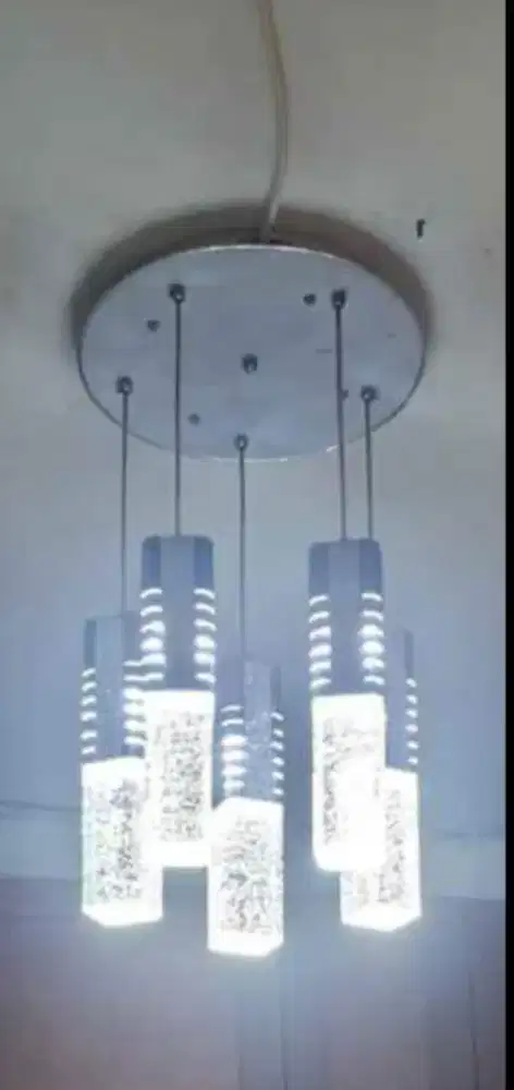 Lampu gantung 5 bohlam