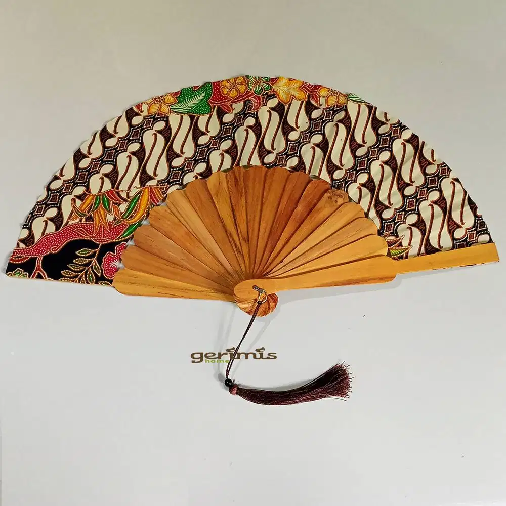 kipas kayu etnik