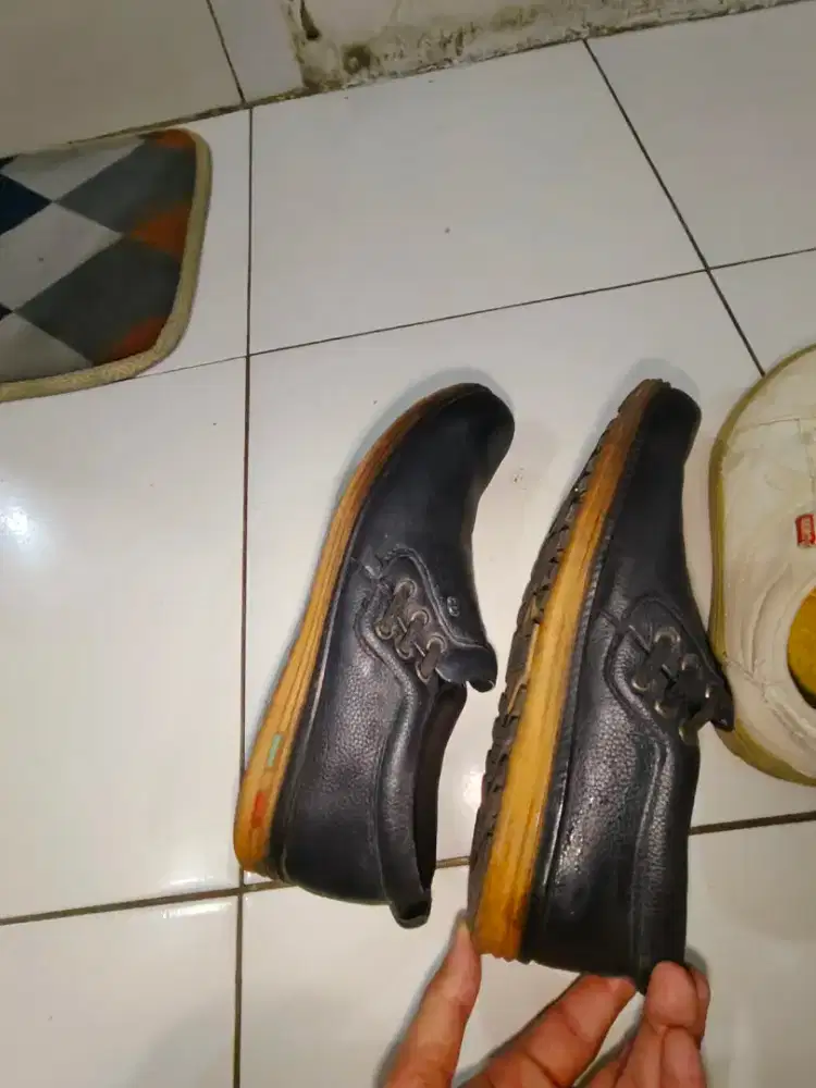 Dijual sepatu pantofel hitam size 42