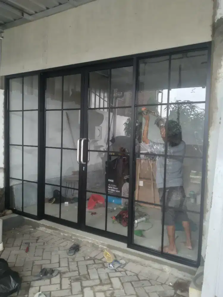 Kusen alumunium dan kaca