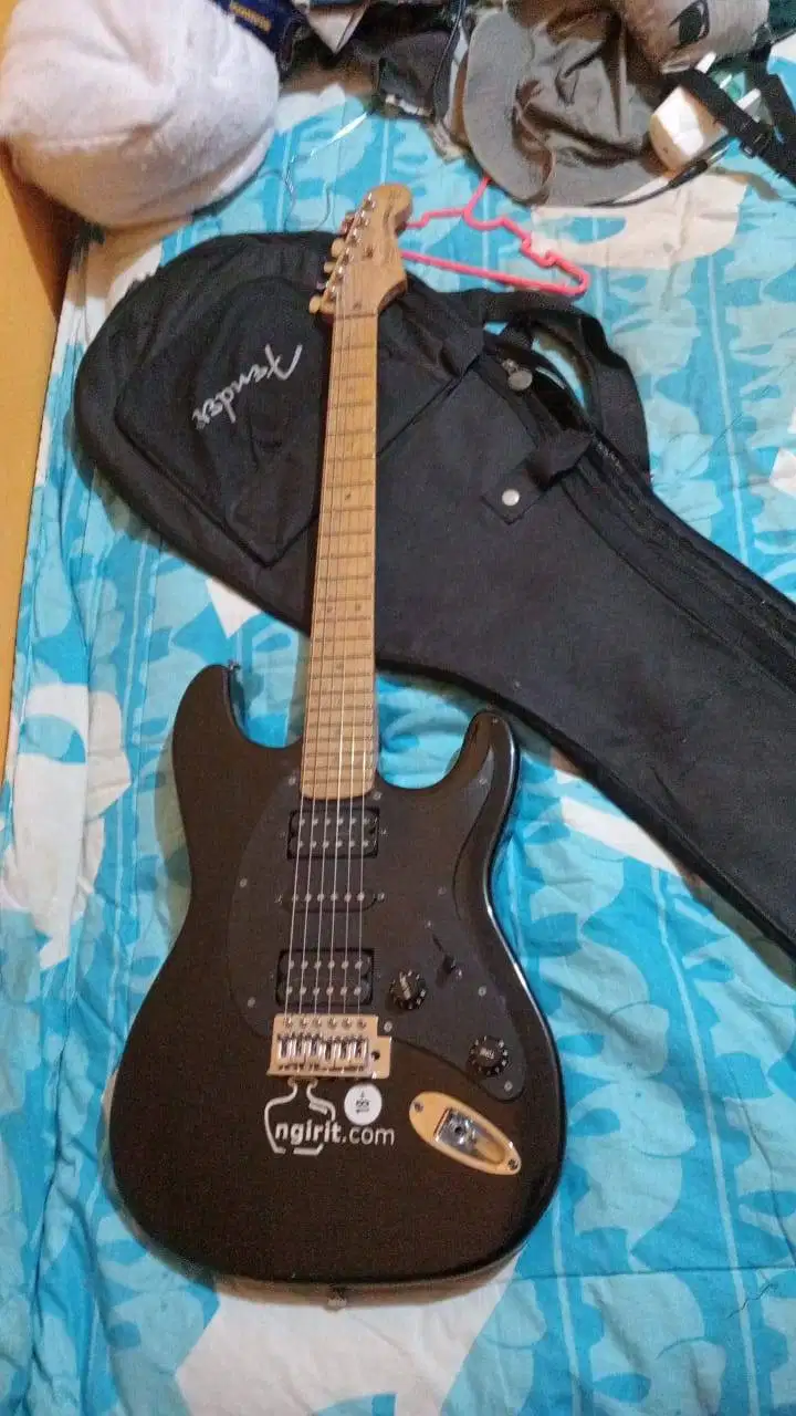 Gitar fender custom ngerih