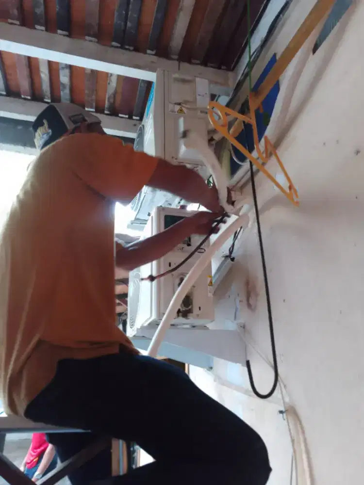 teknisi bengkel AC jezcool