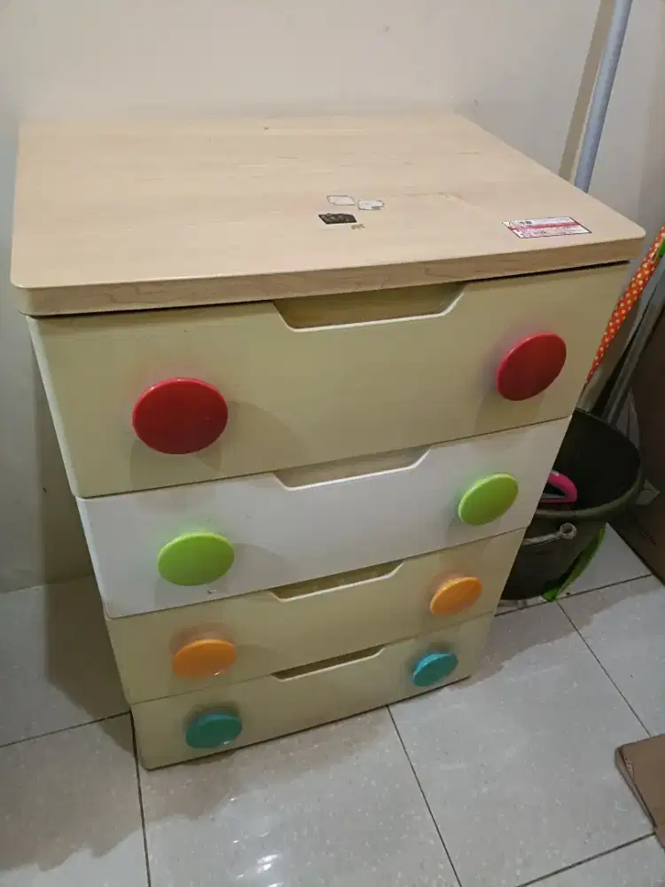 Kontainer Plastik Tebal 4 Tingkat