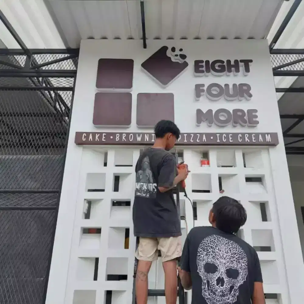 Leter timbul akrilik