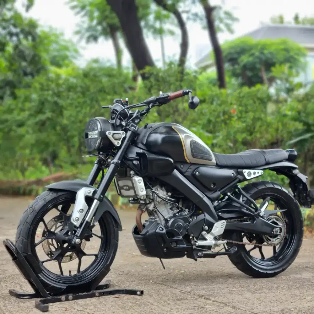 YAMAHA XSR155 SILVER  2020 LOW KM 11K MODIF GANTENG
