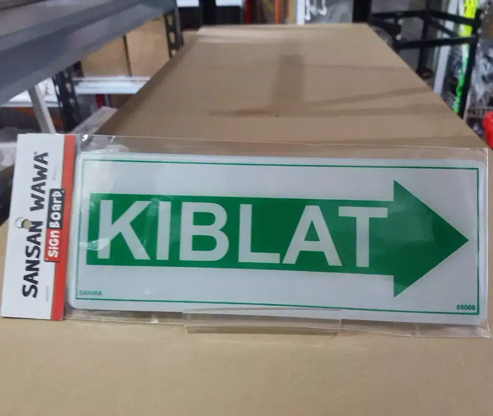 Akrelik tulisan kiblat