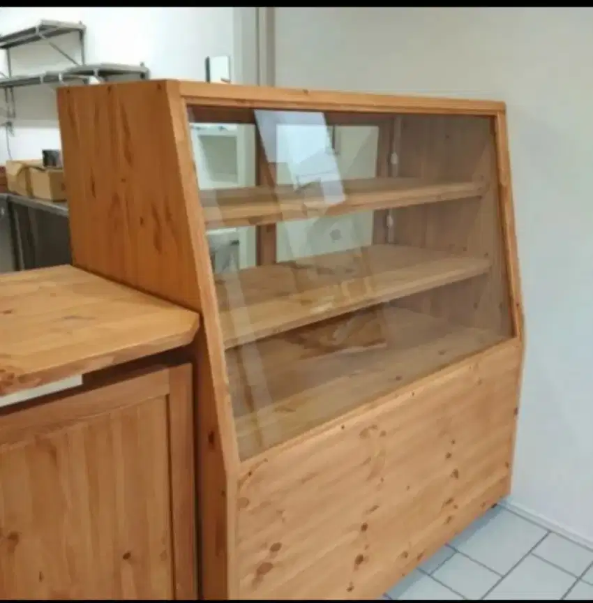 Meja lemari etalase rak kue roti donut cafe resto kaca food display