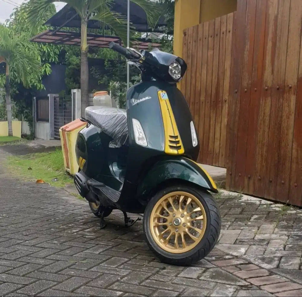 DIJUAL BRAND NEW VESPA SPRINT RACING SIXTIES GREEN TH 2020