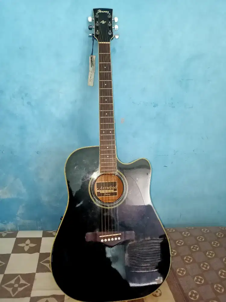 Gitar akustik elektrik Ibanez