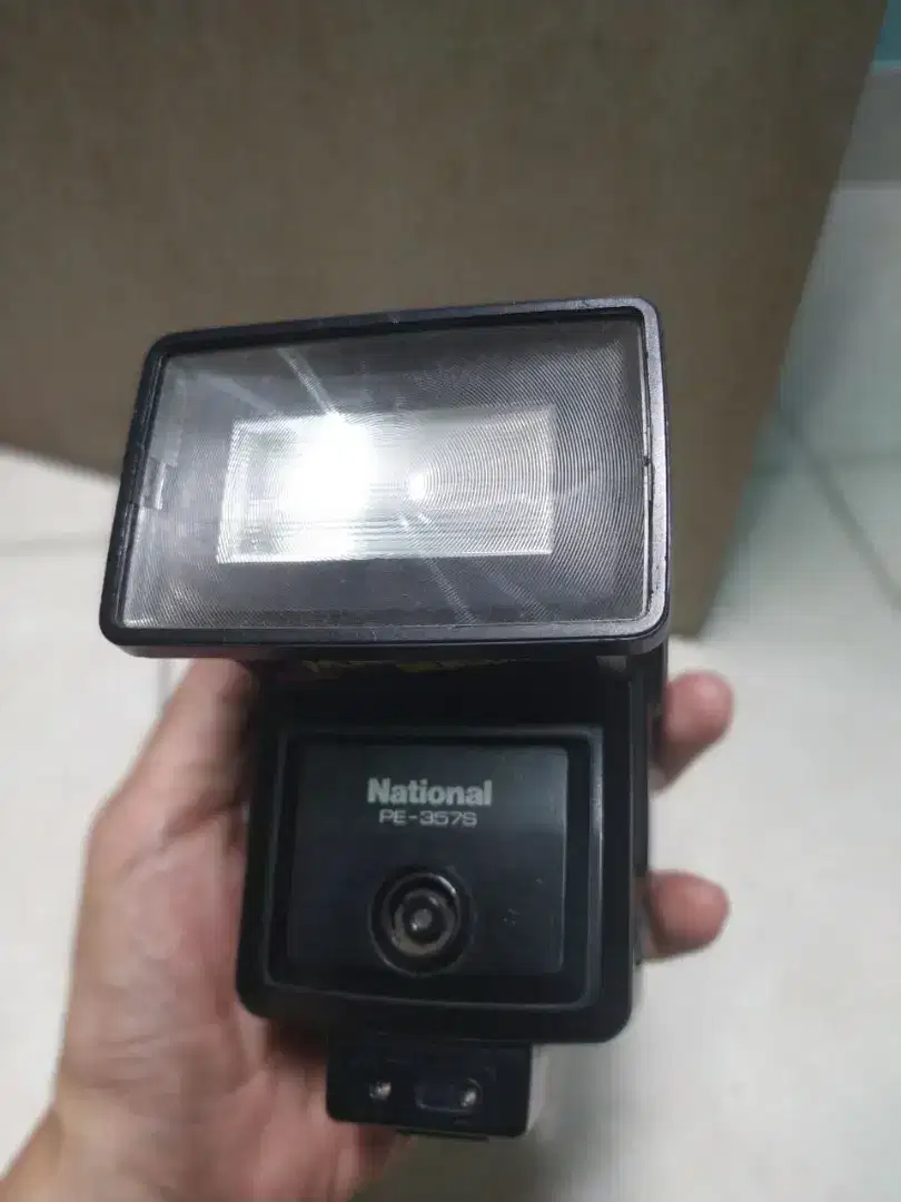 Flash Kamera Blitz Antik Bisa Ditekuk Sudut Jadul