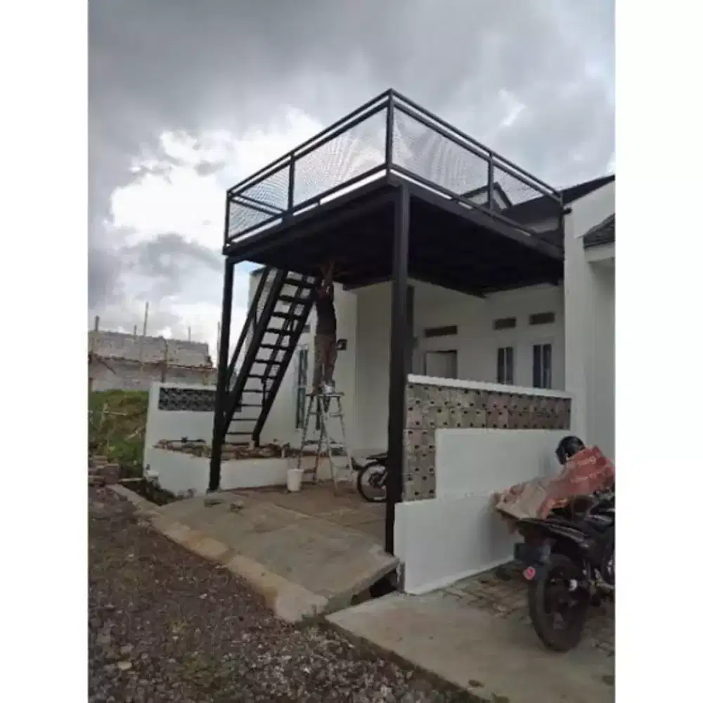 Kanopi balkon roftoop. Mezzanine indoor. Mezzanine outdoor