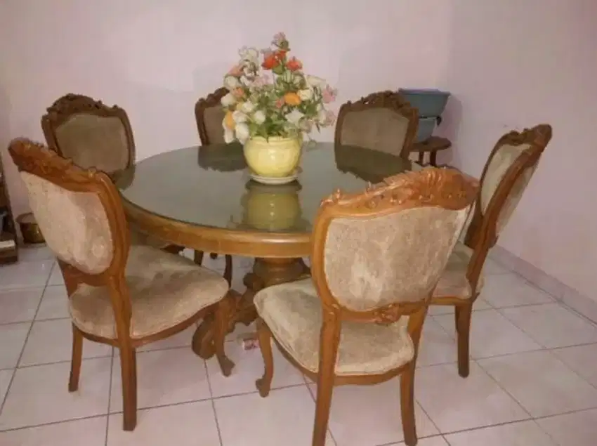 Meja makan jati bulat kayu tebal