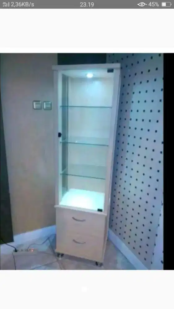 COD Lemari hias kaca cantik minimalis modern lengkap dengan lampu LED