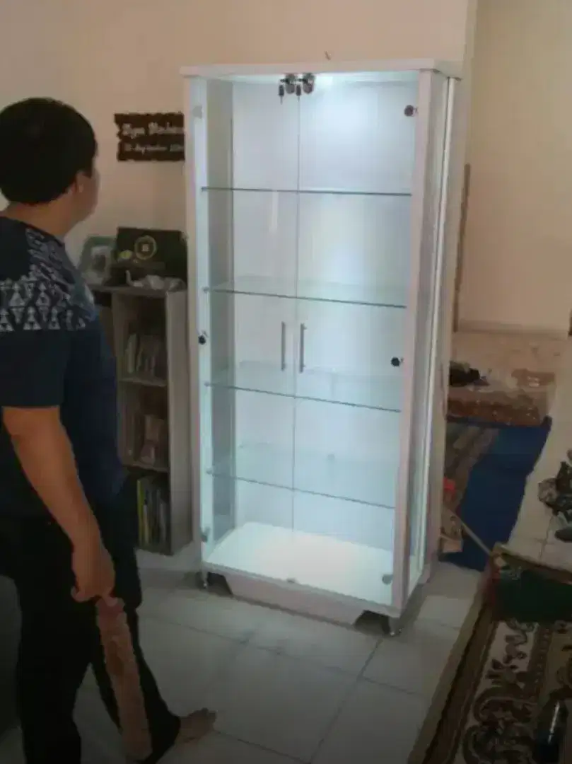 COD Lemari hias sudut cantik lengkap dengan lampu LED