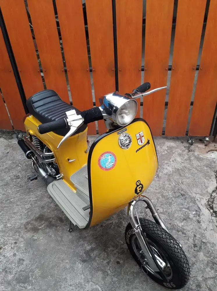 Lambretta j125 vespa