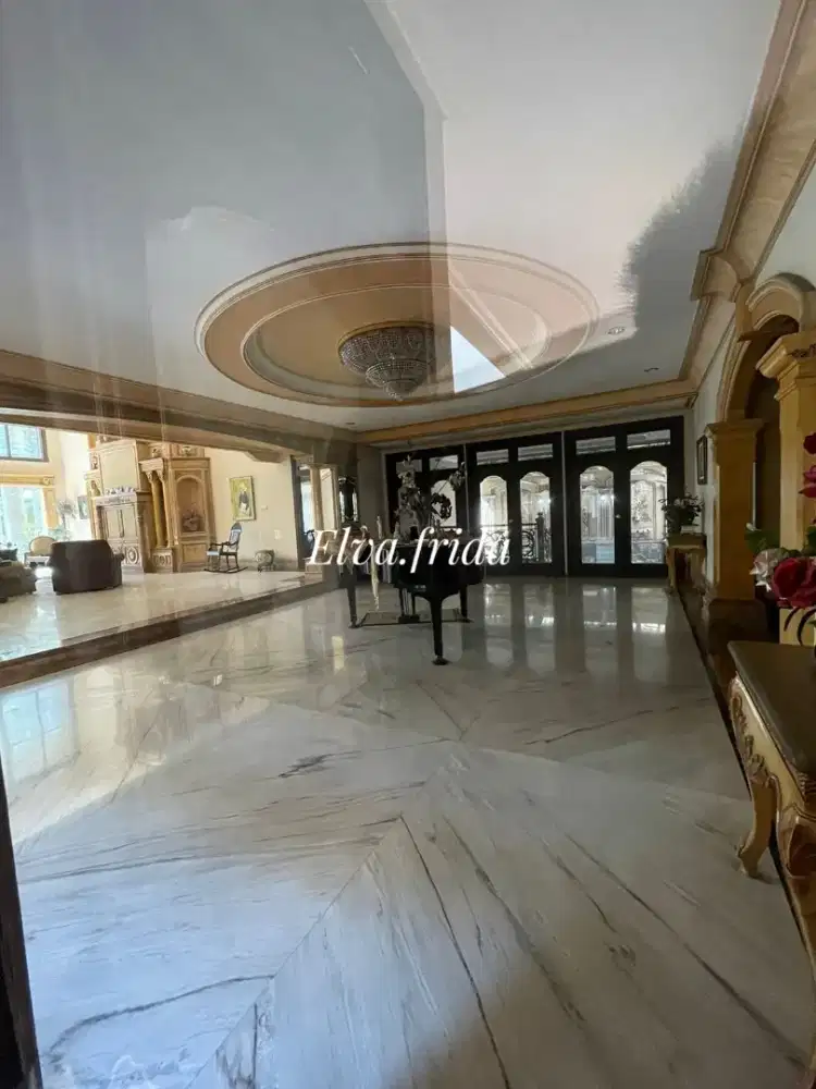 Dijual Rumah Full Furnish di Graha Family Surabaya