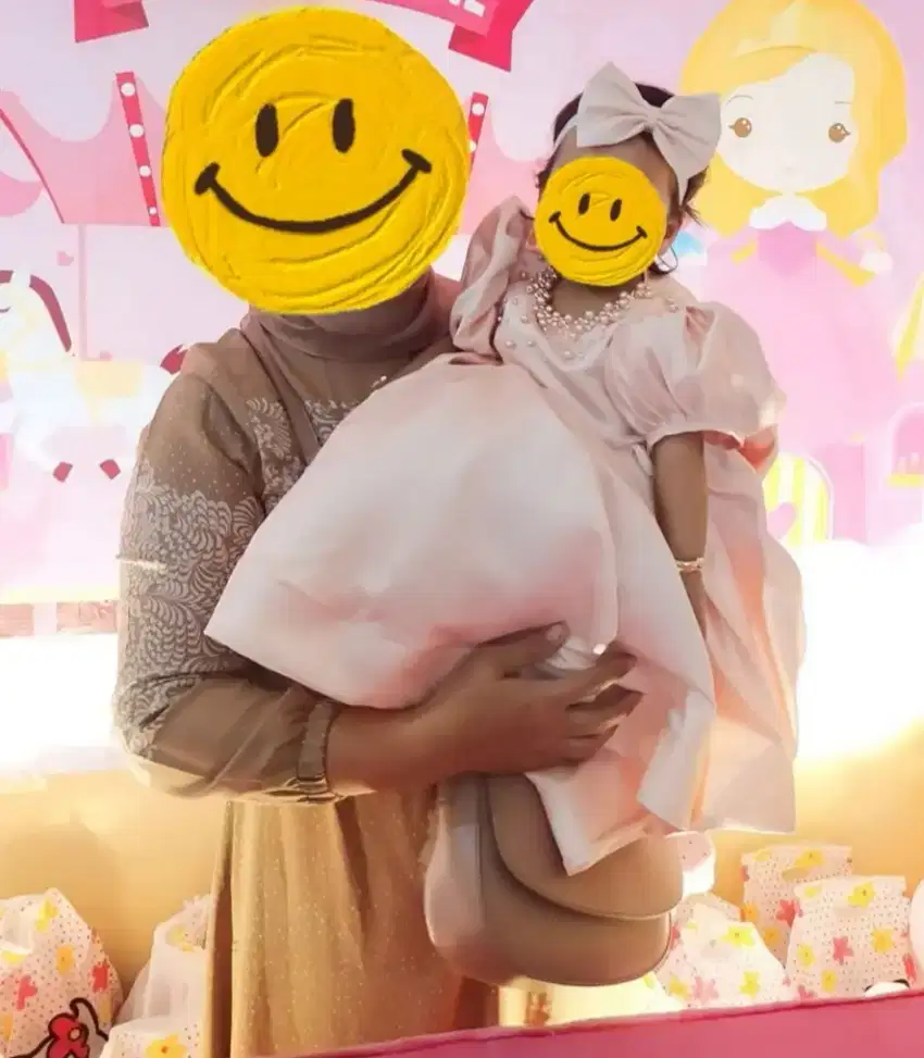 Di jual gaun mewah anak usia 1 sampai 3 tahun
