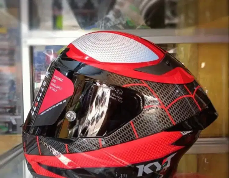 Di jual helm Kyt tt course uk L