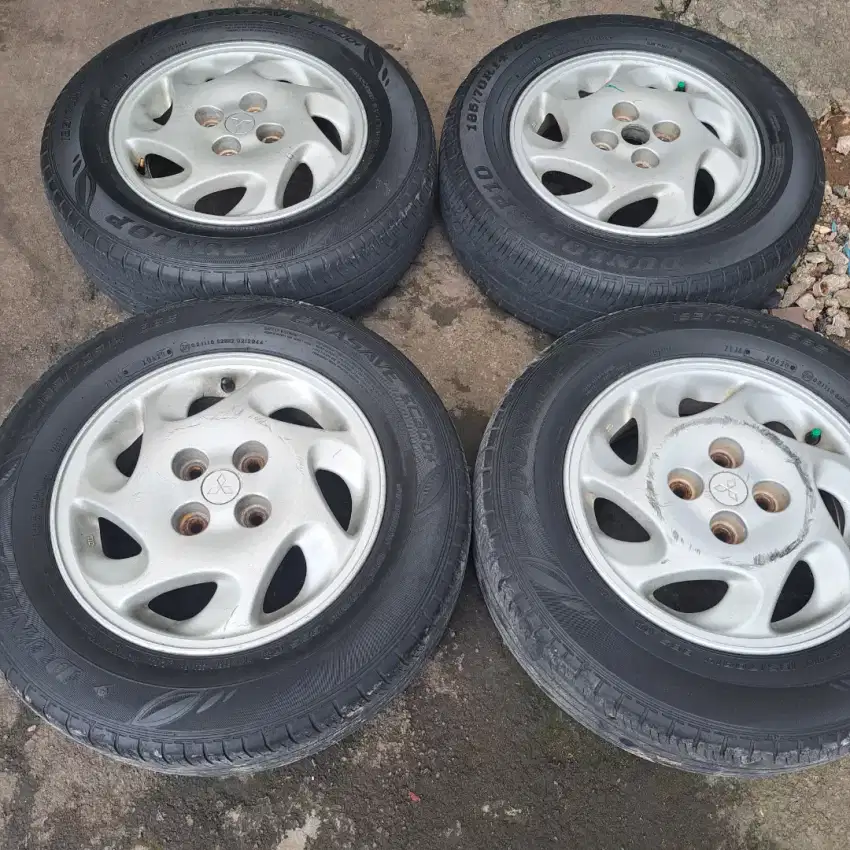 Velg dan ban r15 lancer original cocok buat city jazz brio dll