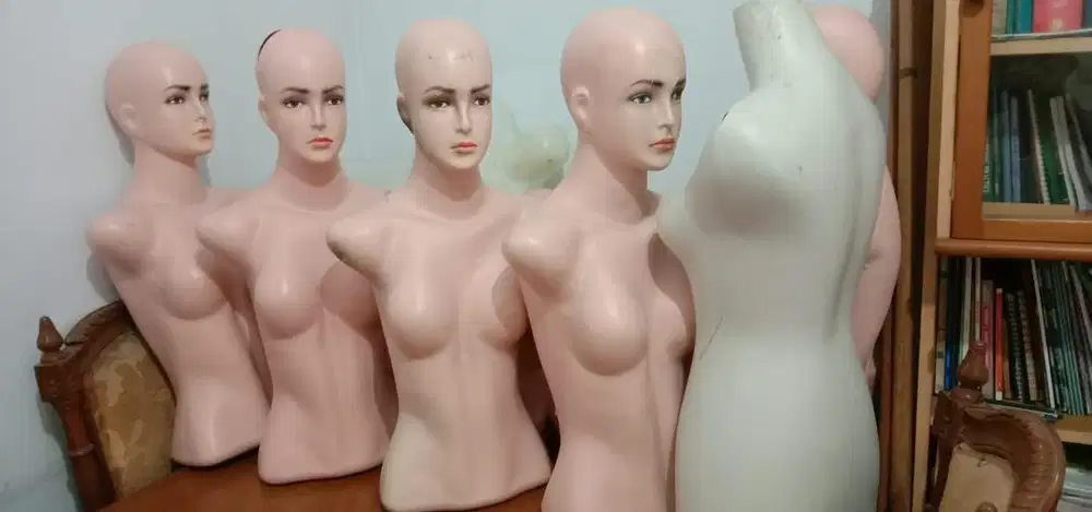 Di jual patung dan gawang kayu bekas toko sendiri