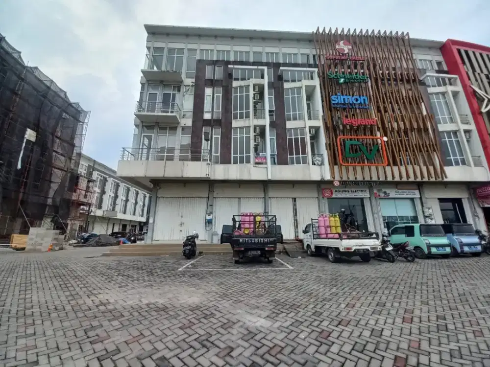 DISEWAKAN RUKO 3 LT DEKAT MALL THE PARK MADUKORO SEMARANG BARAT