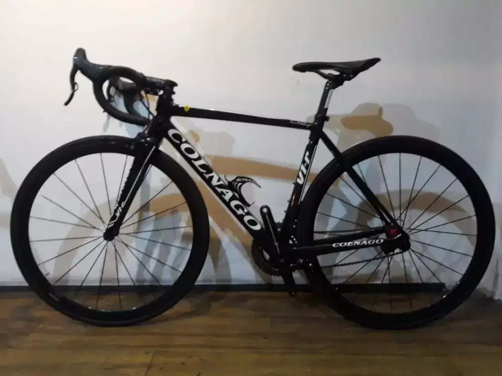 Dijual sepeda Roadbike COLNAGO Ferrari v1-R