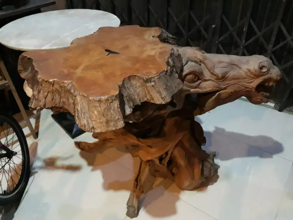 Meja jati motif kepala kuda