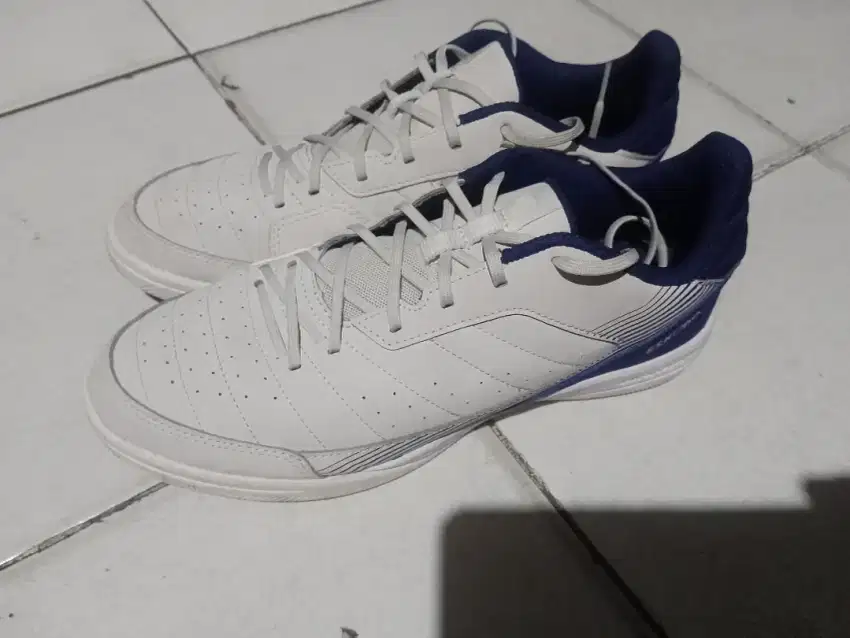 Sepatu futsal Decathlon Eskudo size 43 / 27.5 cm