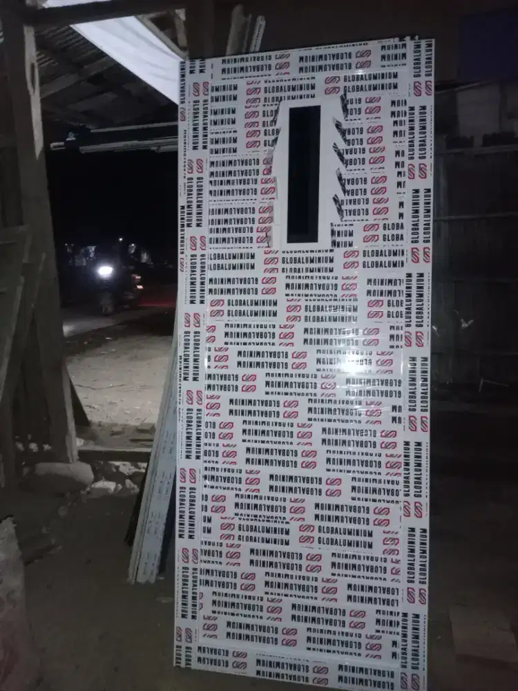 Jual kusen pintu satu dan pintu dua dari bahan aluminium dan kayu