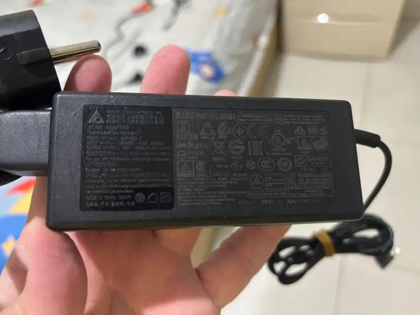For Sale Charger Laptop Acer 65w fast charging pin kecil like new