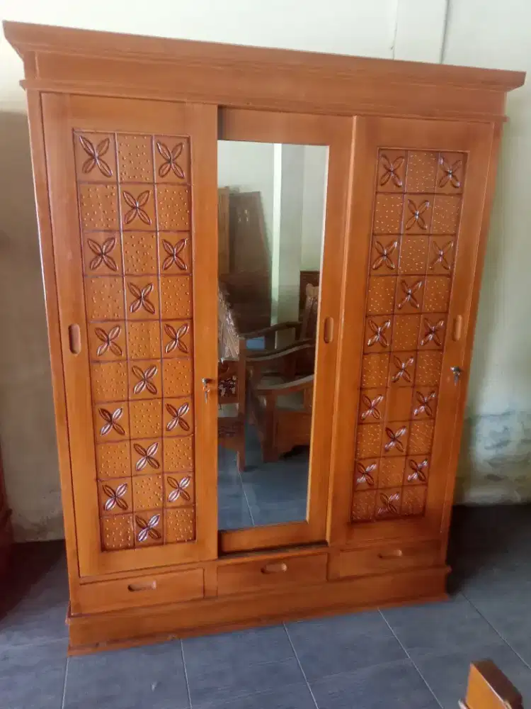 Almari 3 pintu dkeding