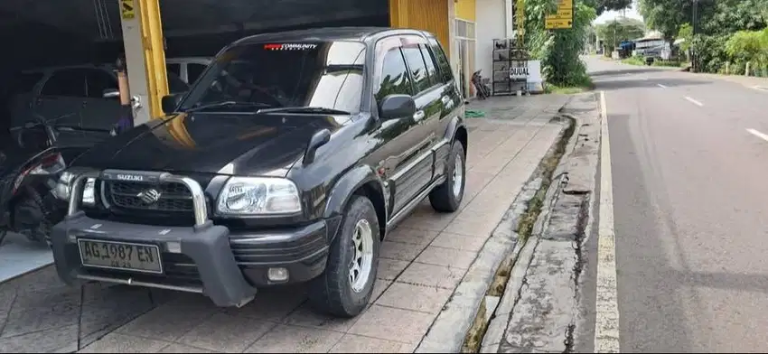 Suzuki Escudo 1.6 2003 Plat AG haris mobil bekas sekoto kediri