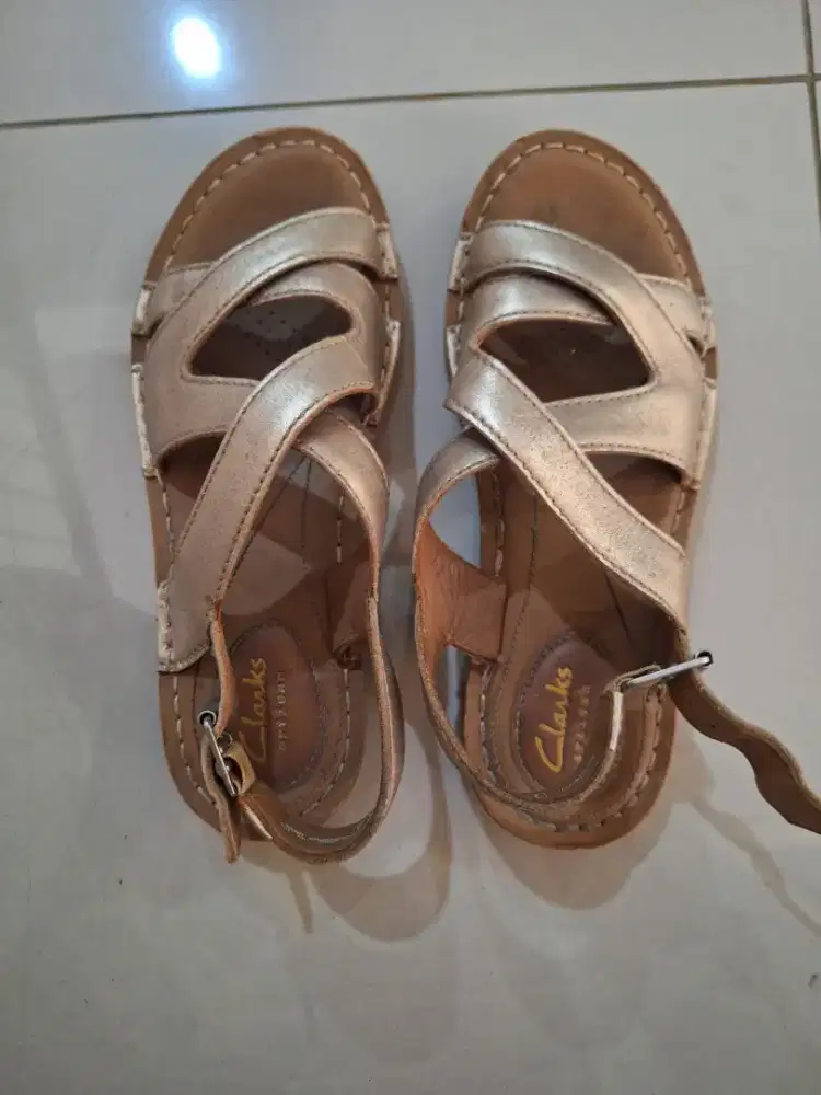 Sepatu Sandal Clarks
