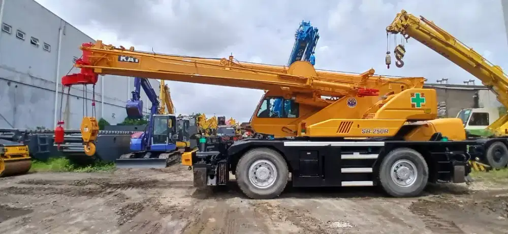 Crane Roughter Kato KR 25H  tahun import 2024