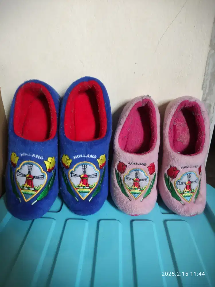 Sepatu sandal anak dalam rumah import.