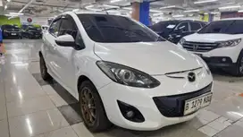 Mazda 2 putih 2013