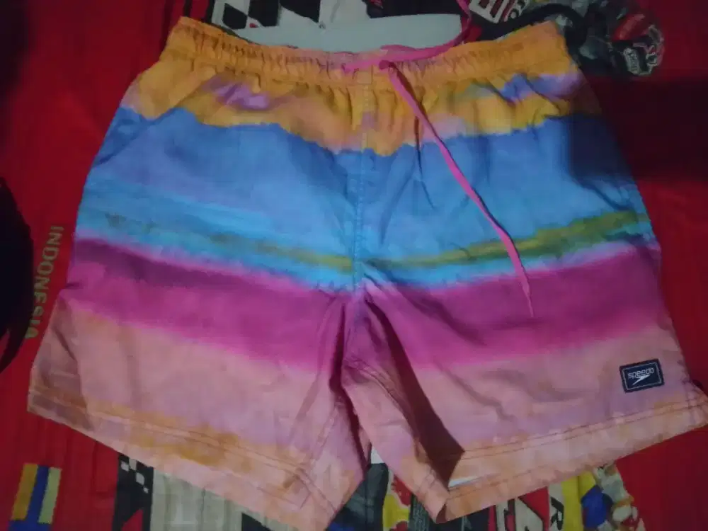 Di mahar celana pendek speedo