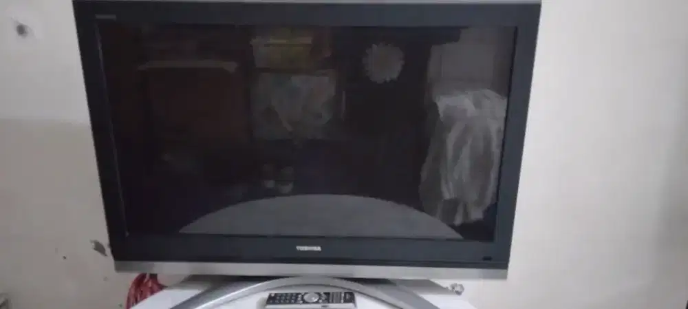 Tv LCD Thosiba 37 in jadul
