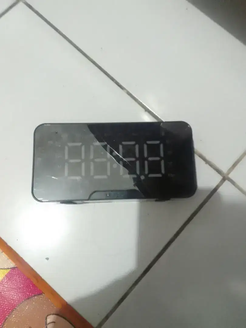 Speaker blutut + jam digital ada alaram nya