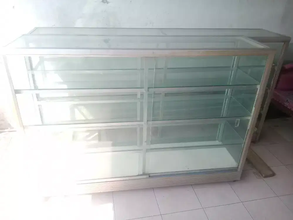 Dijual etalase bekas UK 1.5m