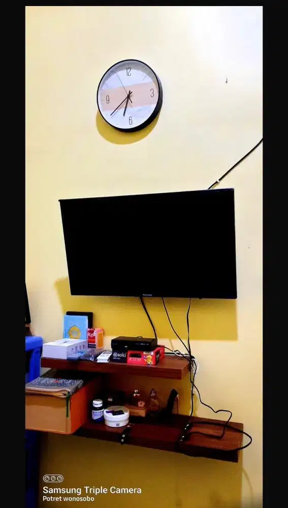 LED TV Merk Panasonic 32 Inch + Set top box Aoki & antenna luar